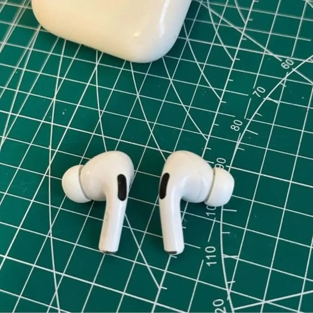 Apple AirPods Pro with MagSafe Wireless Charging Case - White